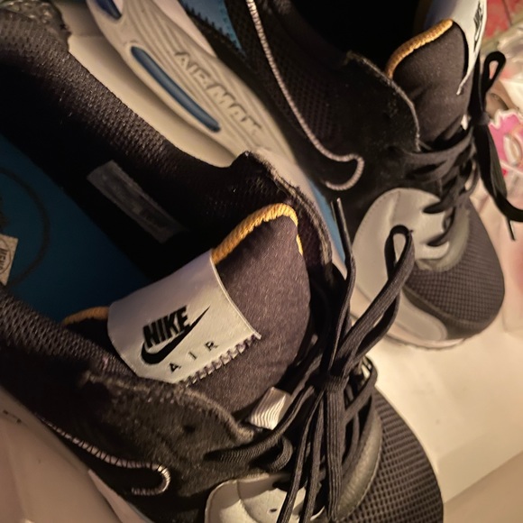 Nike shoes - Picture 5 of 8